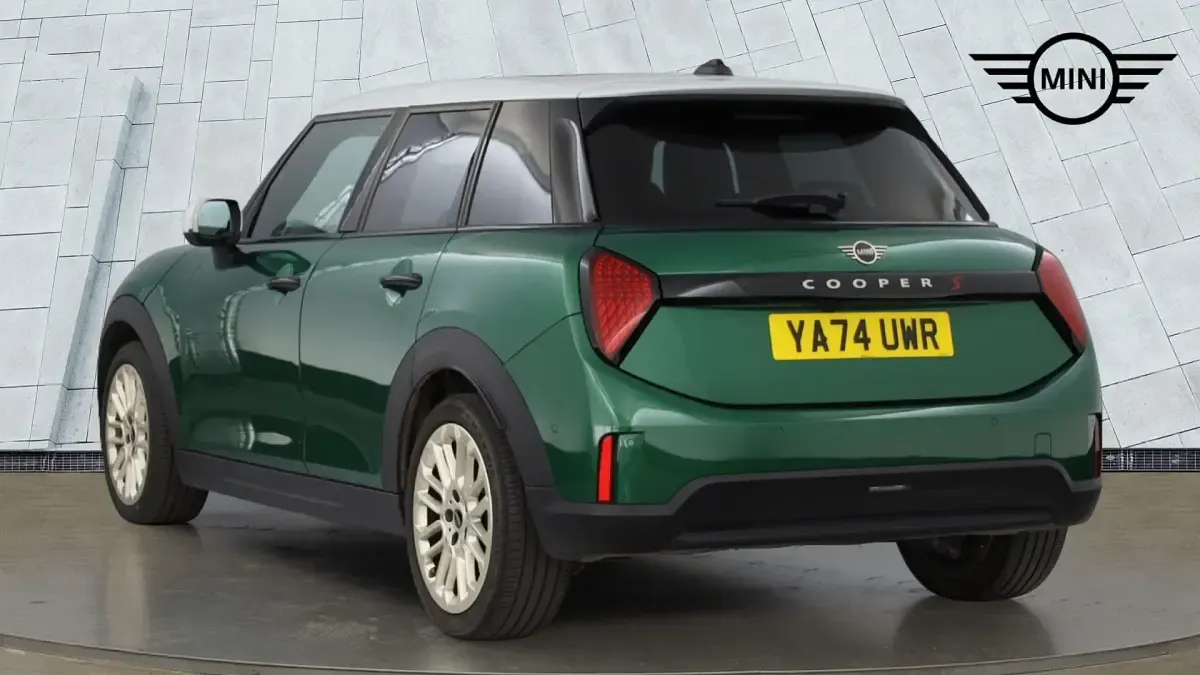 Used Mini Cooper Exclusive 150 kW (204 HP) 2025 British racing green iv Hatchback