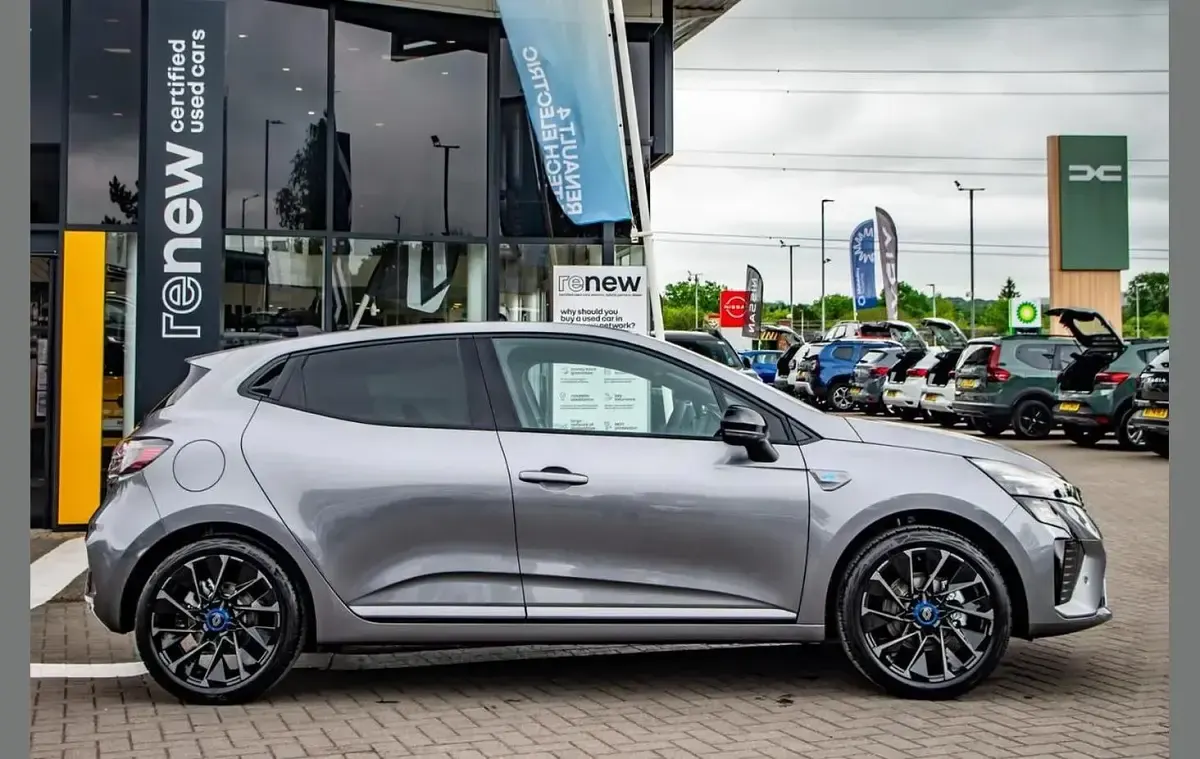Used Renault Clio Techno Esprit Alpine 140 HP (102 kW) 2026 Grey Hatchback