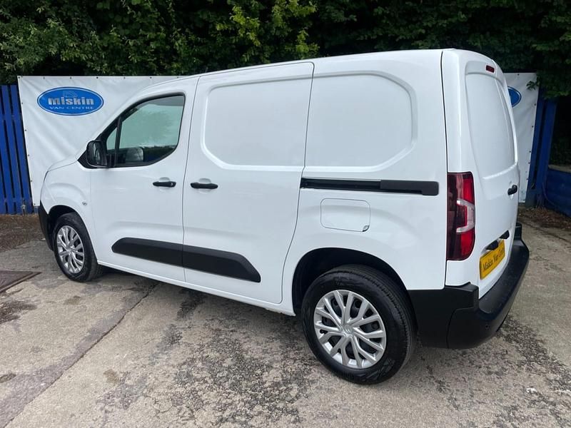 Used Citroën Berlingo 100 HP (73 kW) 2022 White MPV