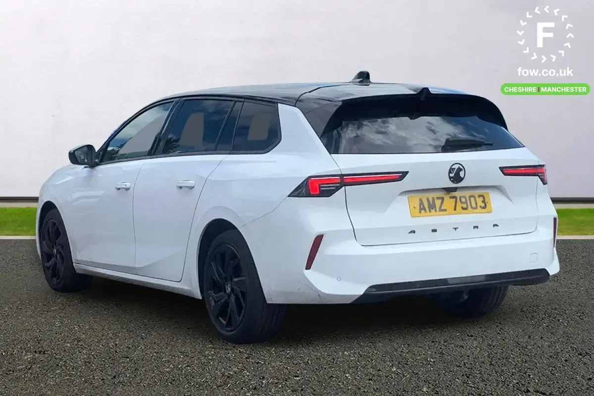 Used Vauxhall Astra 131 HP (96 kW) 2023 White Estate