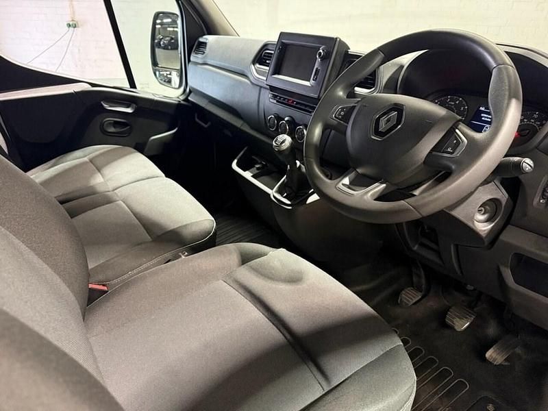 Used Renault Master Komfort 148 HP (108 kW) 2021 White MPV