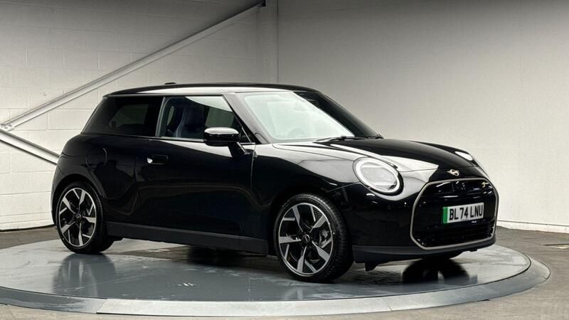 Black New 2024 Mini Cooper SE Hatch Hatchback | £32,000 (Expensive) - Image 1/4