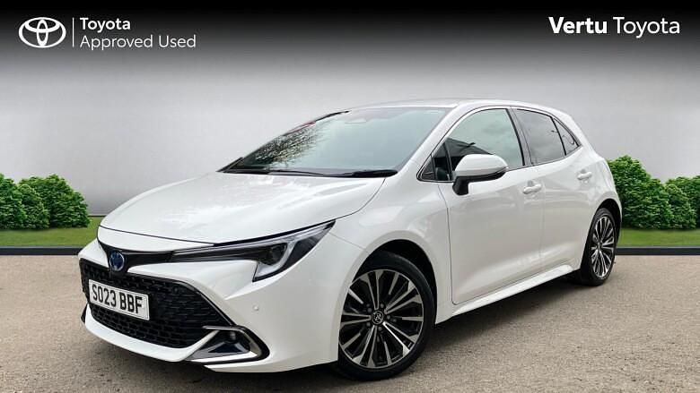 Used Toyota Corolla Design 138 HP (101 kW) 2023 White Hatchback