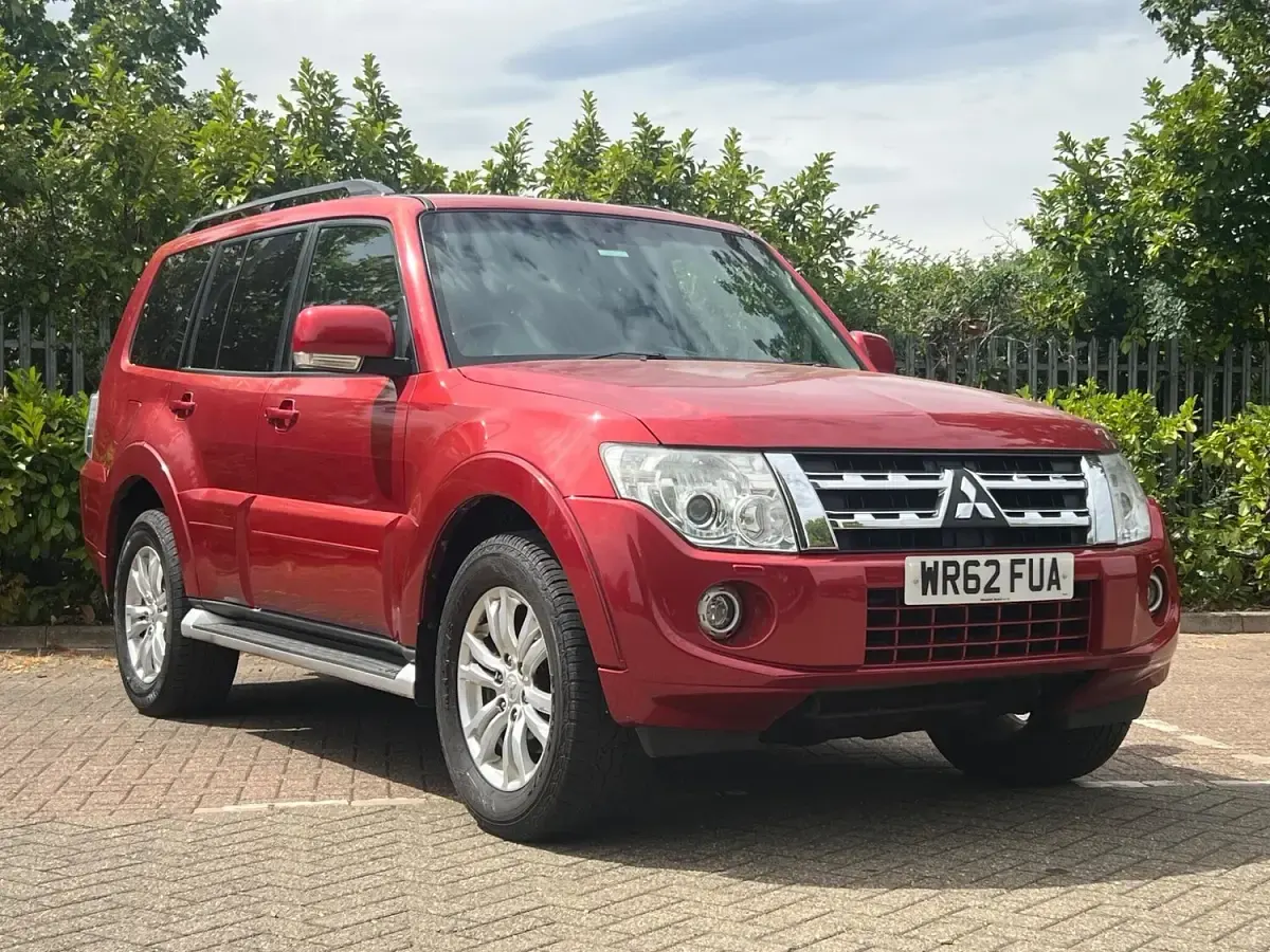 Used Mitsubishi Shogun 197 HP (144 kW) 2012 Red SUV