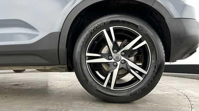 Usado Volvo XC40 R-Design 161 HP (118 kW) 2022 Cinzento SUV