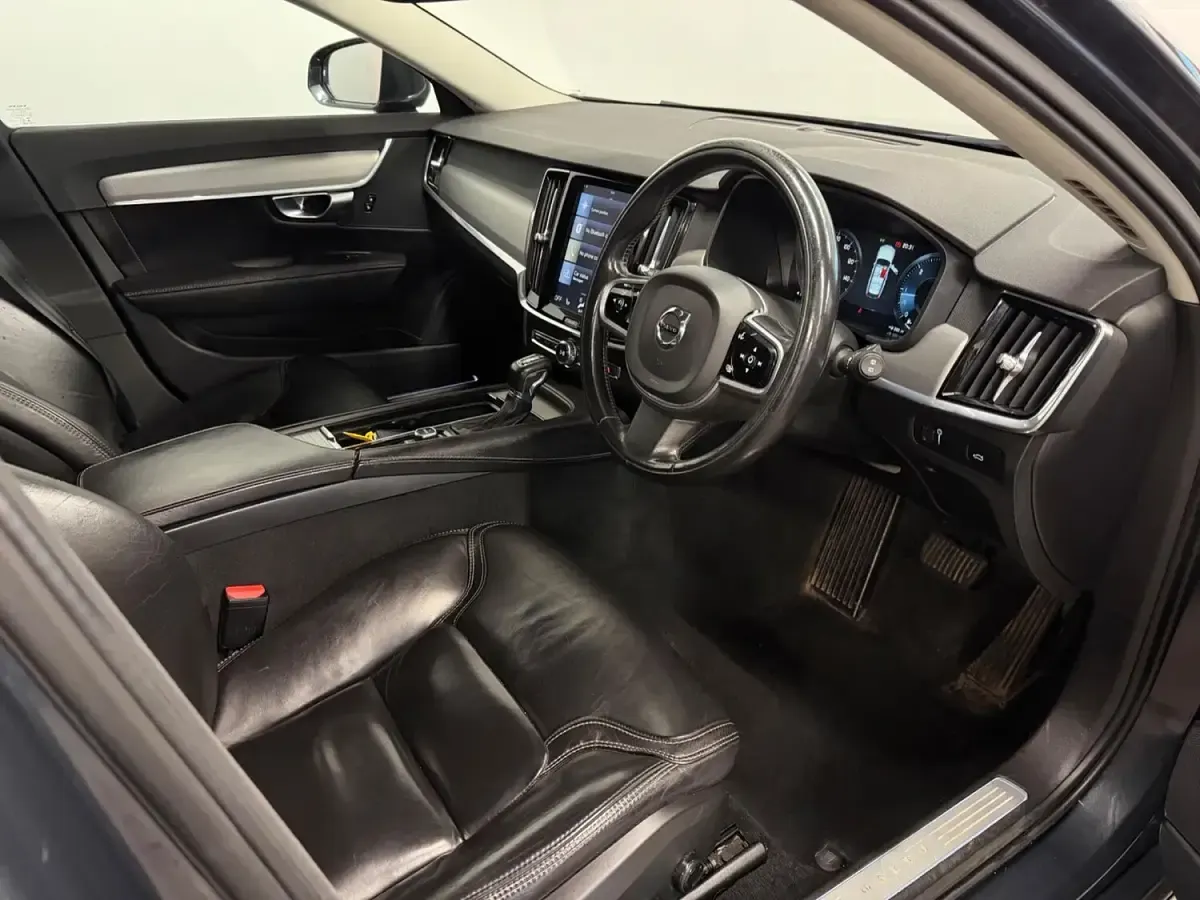 Used Volvo V90 Inscription 231 HP (169 kW) 2017 Grey Estate