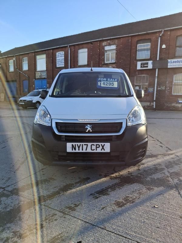 Used Peugeot Partner 2017 White MPV