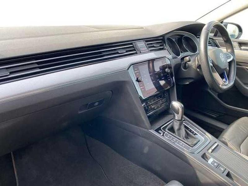 Used VW Passat GTE 218 HP (160 kW) 2021 Black Estate