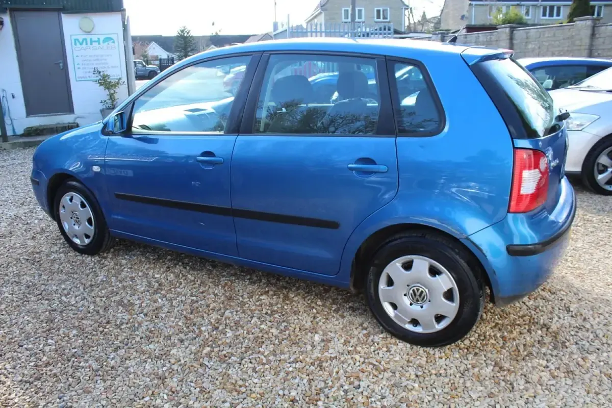 Begagnad VW Polo SE 75 HK (55 kW) 2002 Blå Halvkombi