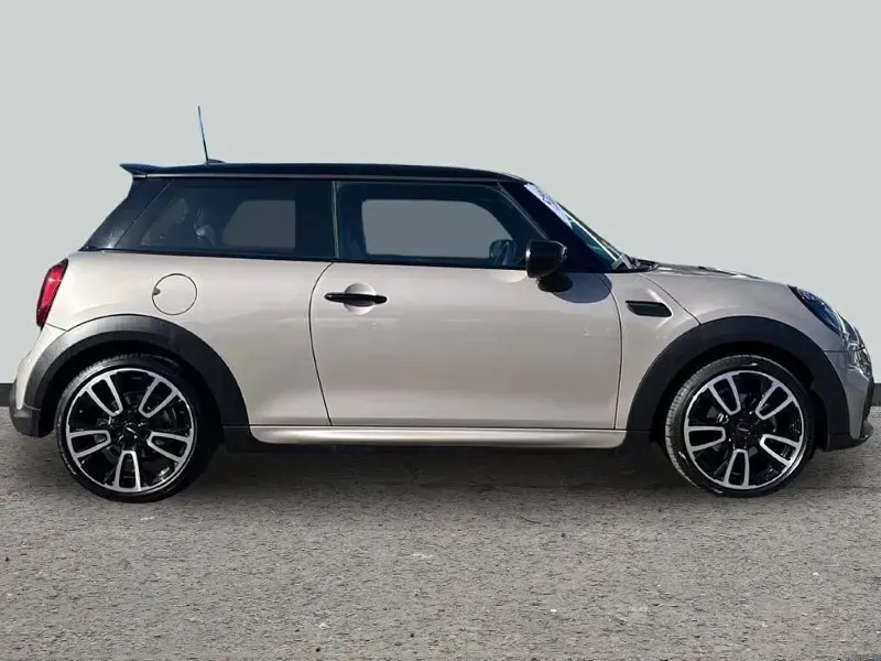 Usado Mini Cooper Hatch 134 HP (98 kW) 2024 Cinzento Citadino
