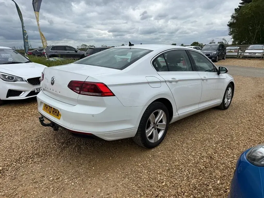 Used VW Passat SE 150 HP (110 kW) 2020 White Sedan