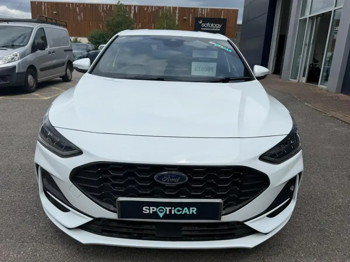 Used Ford Focus ST-Line 153 HP (112 kW) 2024 White Hatchback
