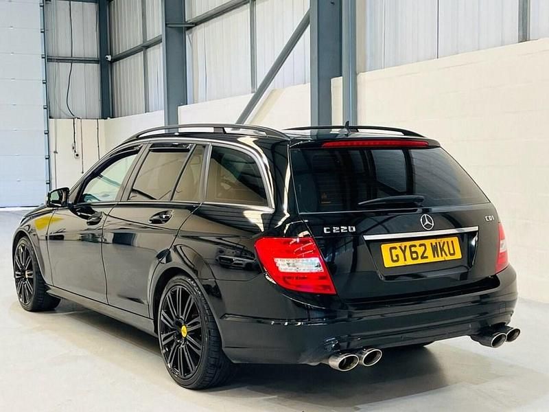 Begagnad Mercedes C220 Executive 2012 Svart Kombi