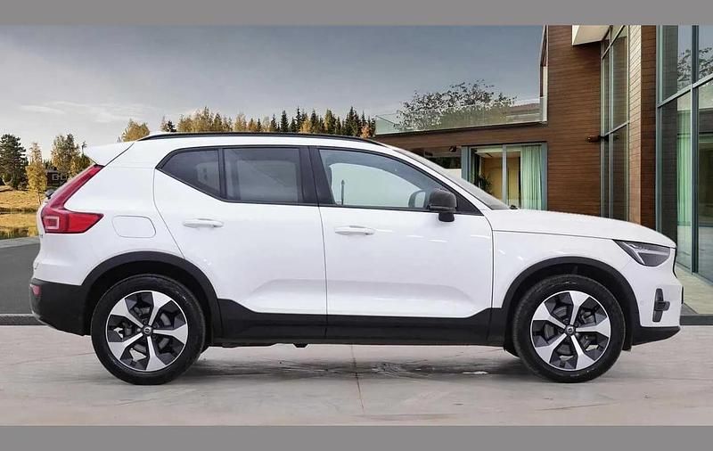Used Volvo XC40 Plus 161 HP (118 kW) 2024 White SUV