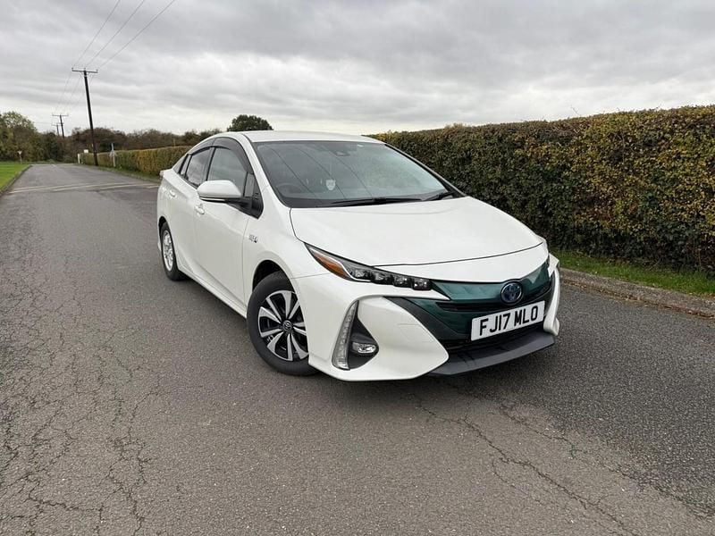 Used Toyota Prius 2017 White Hatchback