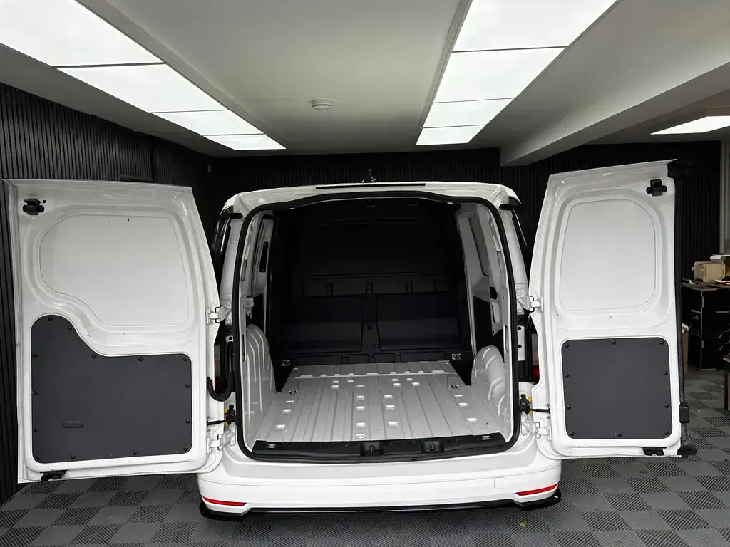 Used VW Caddy Edition 102 HP (75 kW) 2022 White MPV