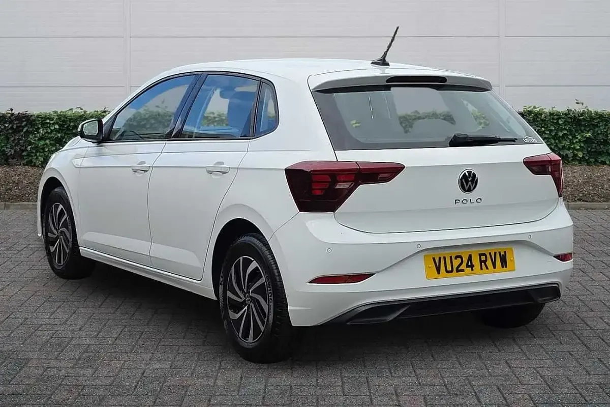 Used VW Polo Life 95 HP (69 kW) 2024 White Hatchback