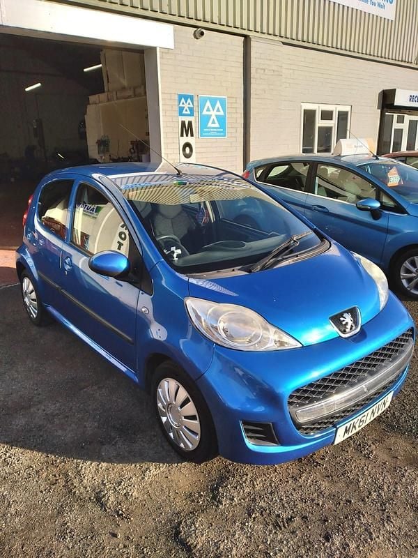 Used Peugeot 107 68 HP (50 kW) 2011 Blue Hatchback
