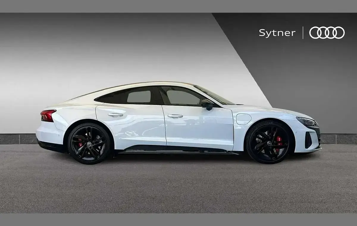 Used Audi e-tron GT quattro Comfort 475 kW (646 HP) 2024 Grey Sedan