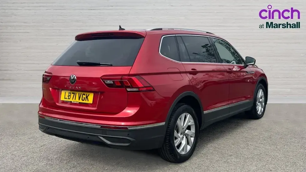 Used VW Tiguan Allspace Life 150 HP (110 kW) 2021 Red SUV