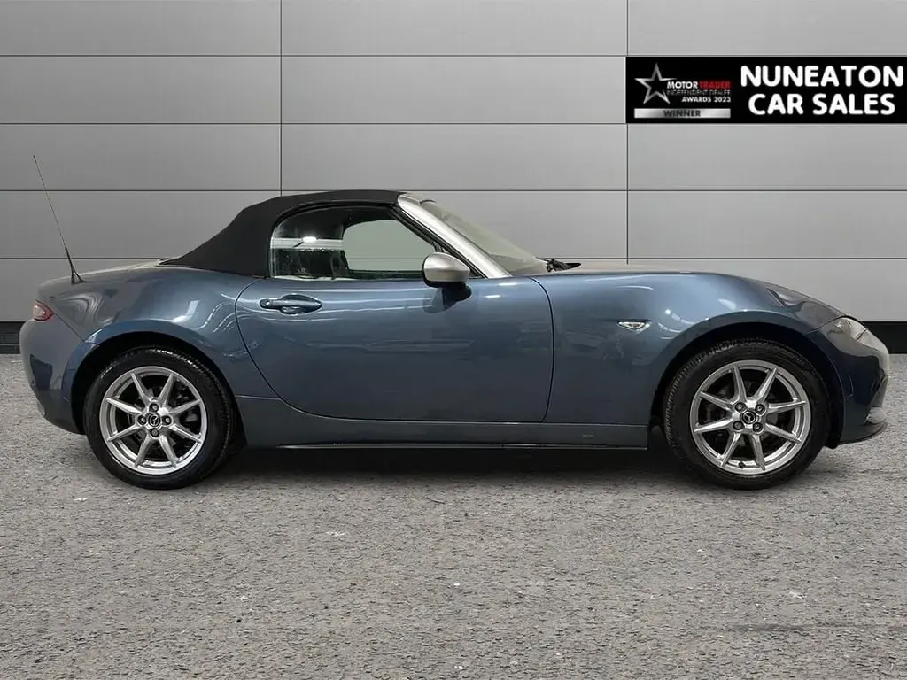 Usado Mazda MX5 131 HP (96 kW) 2017 Azul Cabrios