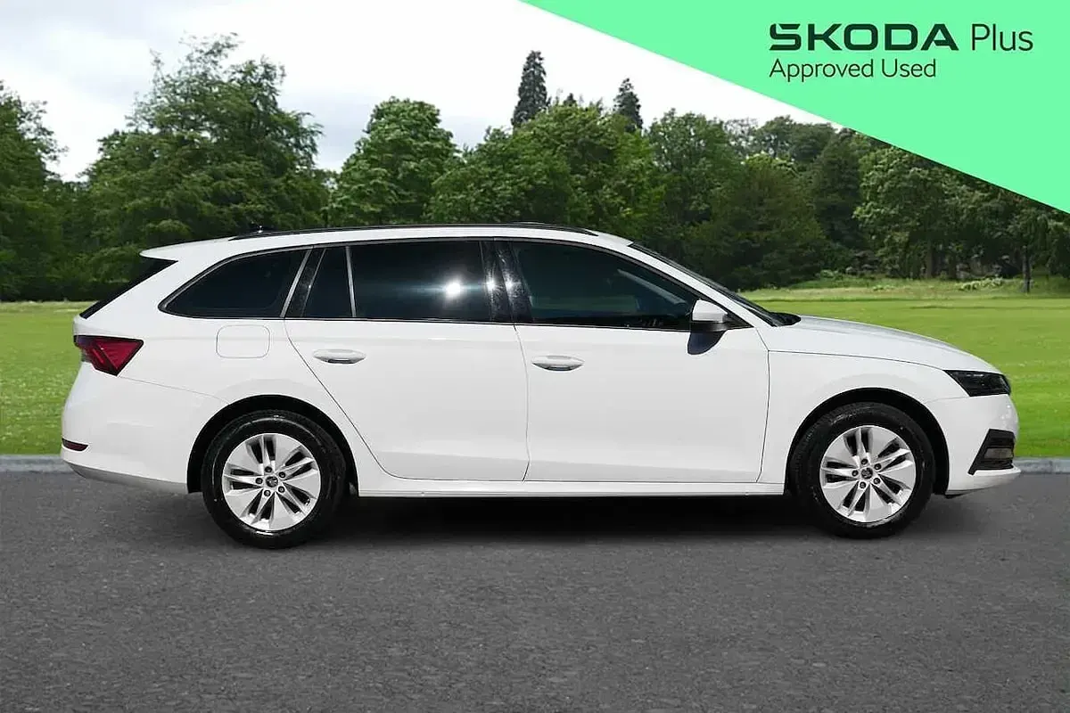 Used Skoda Octavia SE Technology 147 HP (108 kW) 2024 White Estate