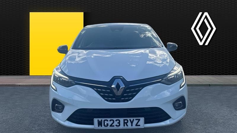 Used Renault Clio V Techno 145 HP (106 kW) 2023 White Hatchback