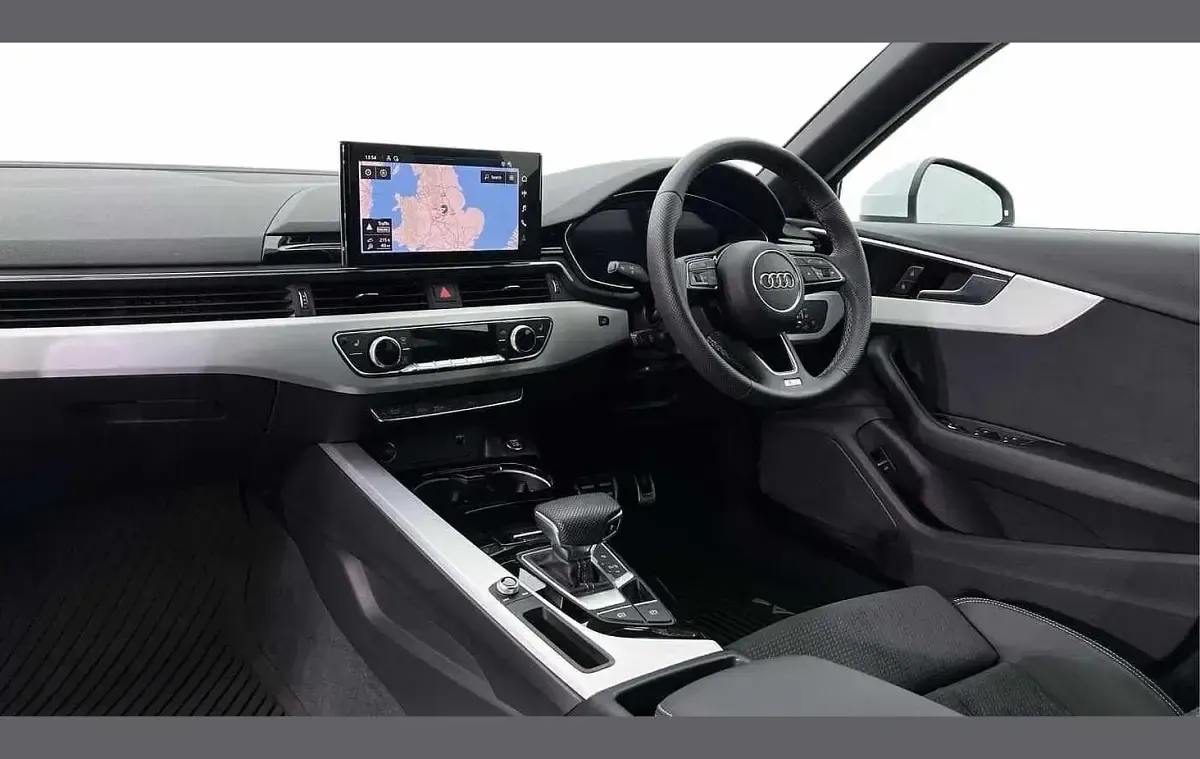Used Audi A4 S-Line 200 HP (147 kW) 2024 White Estate
