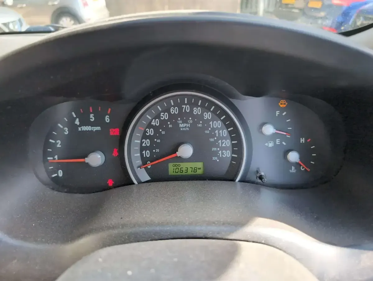 Used Kia Sedona 2010 Silver MPV