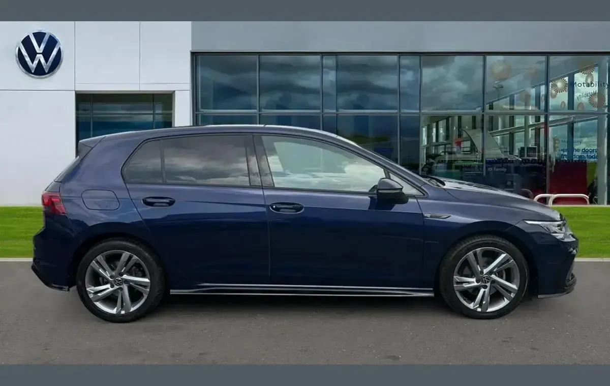 Used VW Golf VIII R-line 147 HP (108 kW) 2022 Blue Hatchback