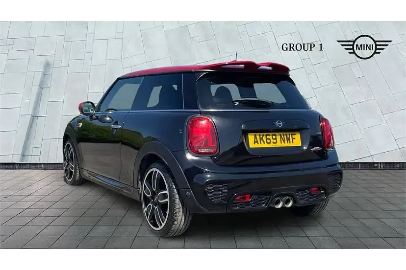 Begagnad Mini John Cooper Works Comfort 231 HK (169 kW) 2019 Svart Halvkombi
