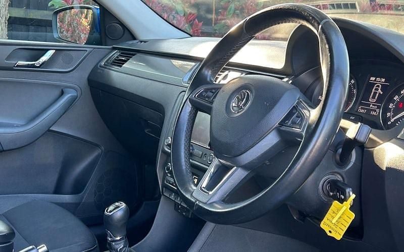 Used Skoda Rapid SE 105 HP (77 kW) 2014 Blue Hatchback