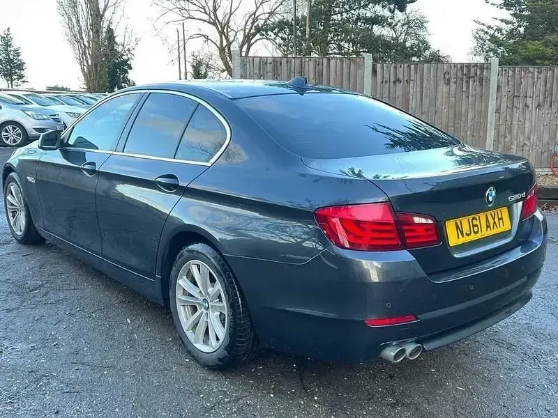 Begagnad BMW 520 2011 Grå Sedan