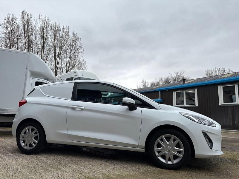 Used Ford Fiesta 85 HP (62 kW) 2019 White Hatchback