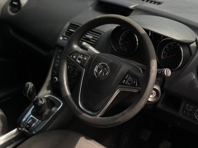 Second-hand Vauxhall Meriva Edition 2011 Alb Monovolum