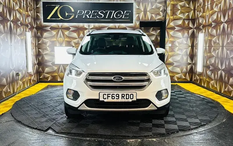 Used Ford Kuga Titanium 180 HP (132 kW) 2019 White SUV