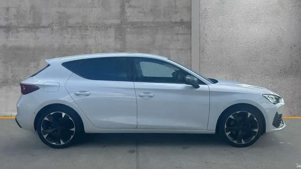 Used Cupra Leon 150 HP (110 kW) 2024 White Hatchback