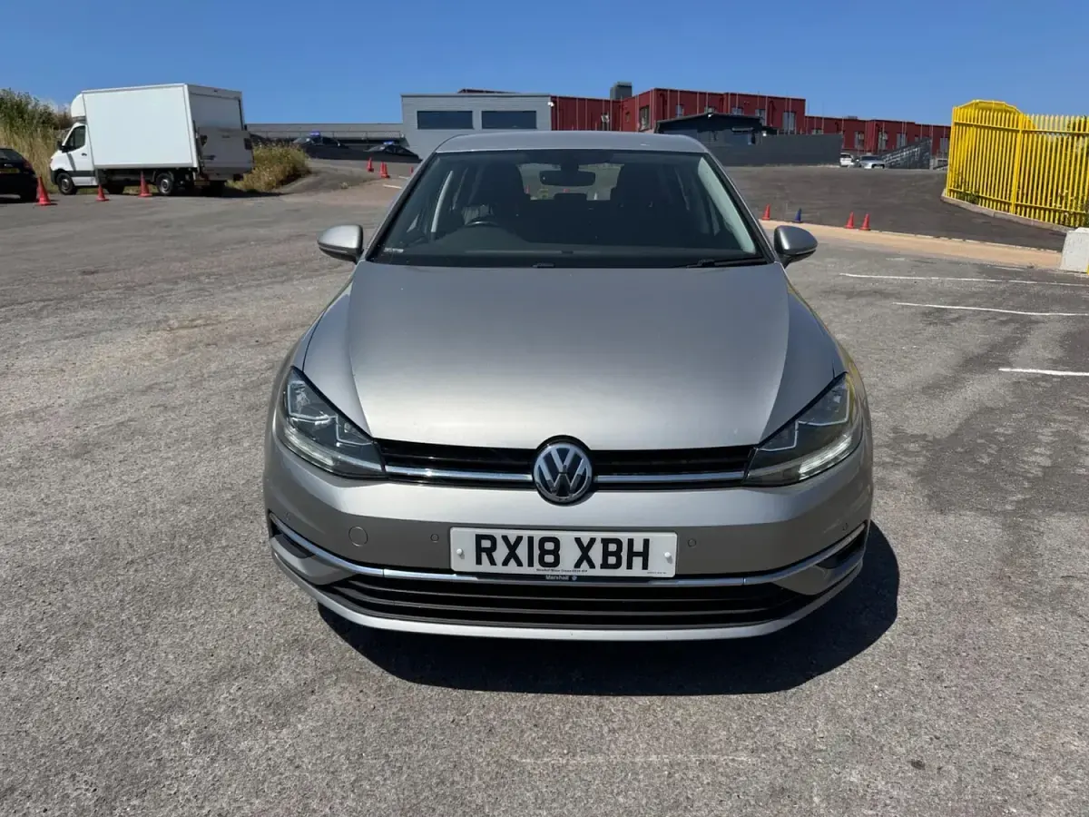 Used VW Golf VII SE 115 HP (84 kW) 2018 Silver Hatchback