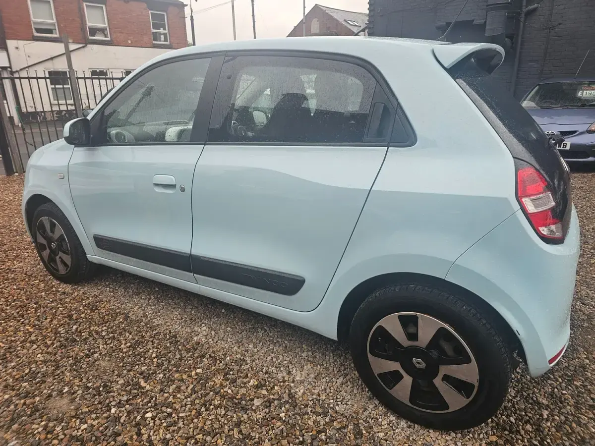 Used Renault Twingo Play 70 HP (51 kW) 2015 Blue Hatchback