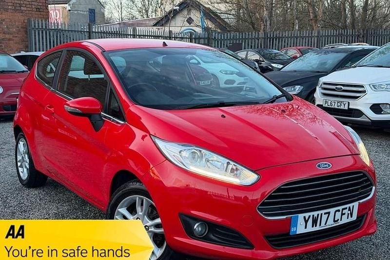 Used Ford Fiesta Zetec 82 HP (60 kW) 2017 Red Hatchback
