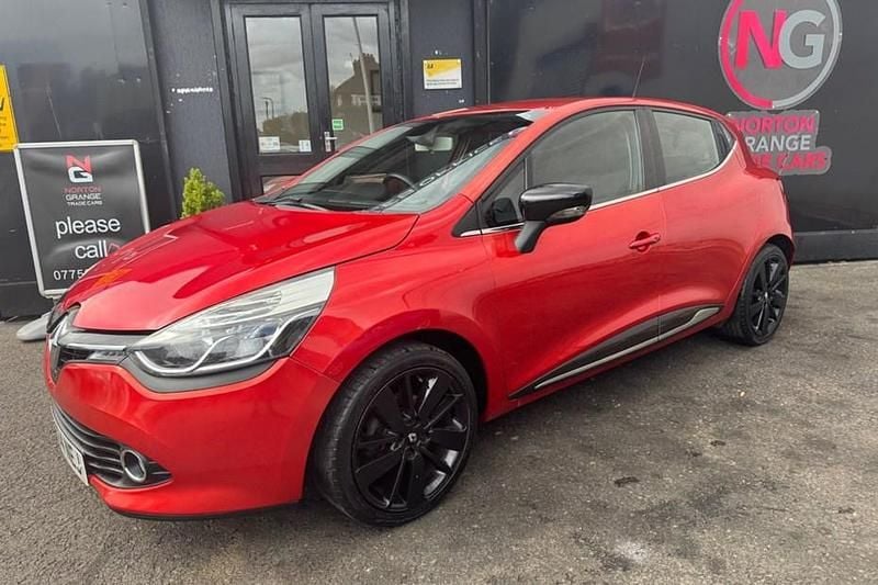 Red Used 2015 Renault Clio IV Dynamique Hatchback | £3,990 (Fair price) - Image 1/1