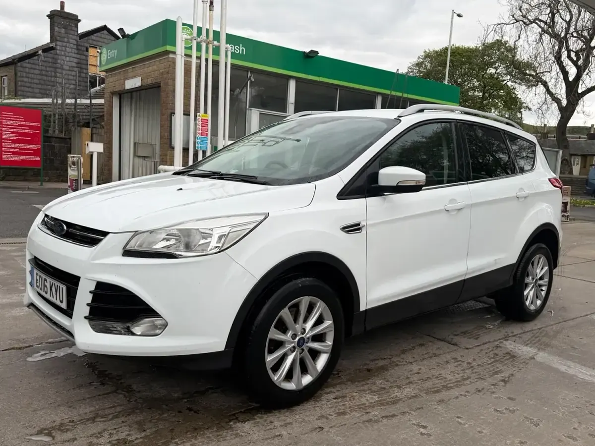 Used Ford Kuga Titanium 150 HP (110 kW) 2016 White SUV