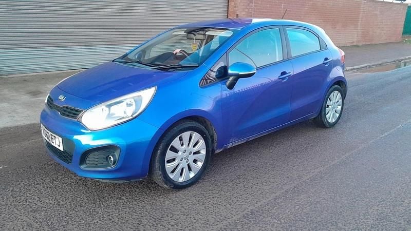 Blue Used 2013 Kia Rio Hatchback | £2,495 (Good price) - Image 1/4