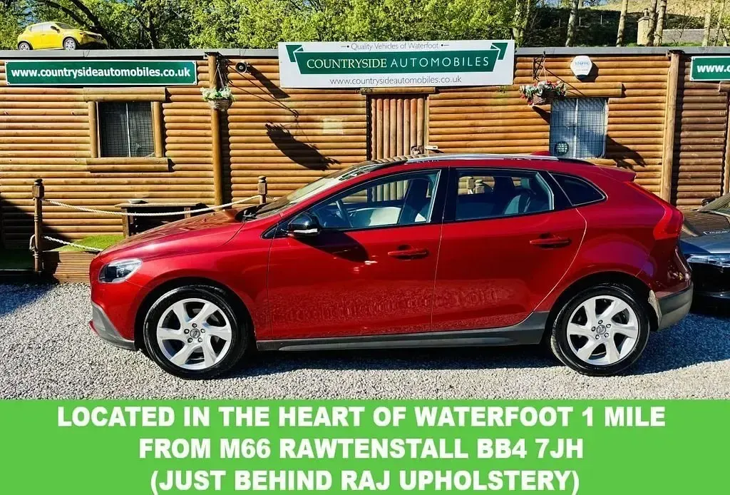 Käytetty Volvo V40 115 HP (84 kW) 2013 Punainen Viistoperä