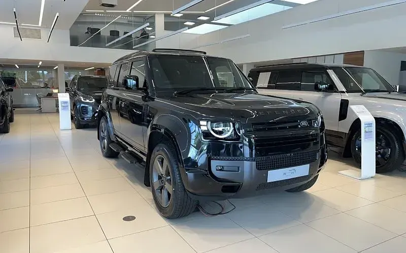 Used Land Rover Defender HSE Dynamic 249 HP (183 kW) 2025 SUV