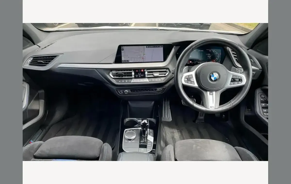 Używany BMW M135 Comfort Edition 306 KM (225 kW) 2021 Biały Hatchback