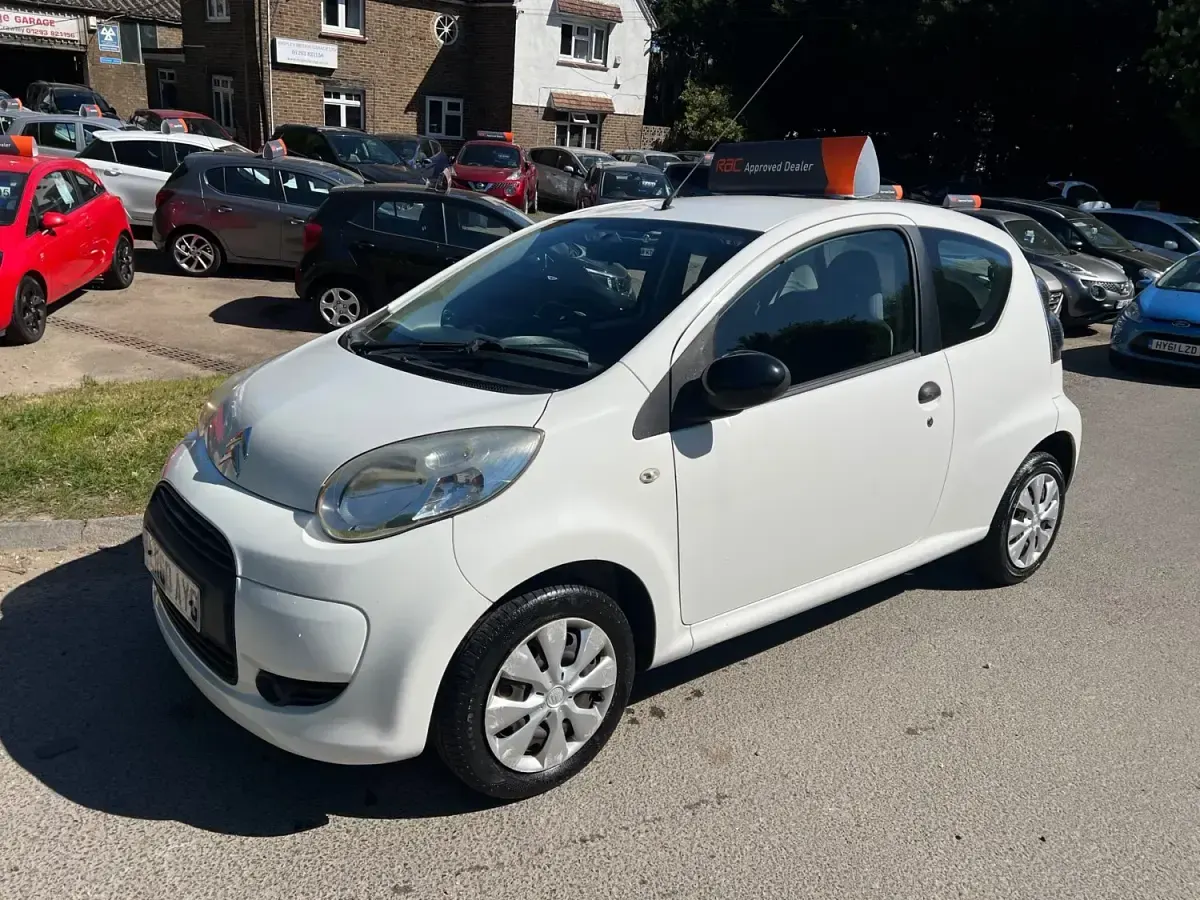 Used Citroën C1 68 HP (50 kW) 2010 White Hatchback
