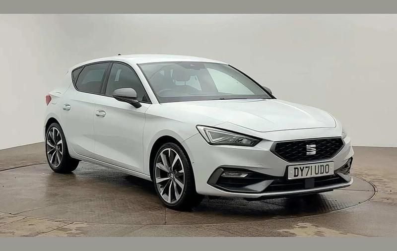 Used Seat Leon FR Sport 147 HP (108 kW) 2022 White Hatchback