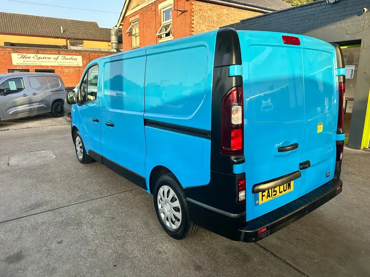 Used Vauxhall Vivaro 120 HP (88 kW) 2015 Blue