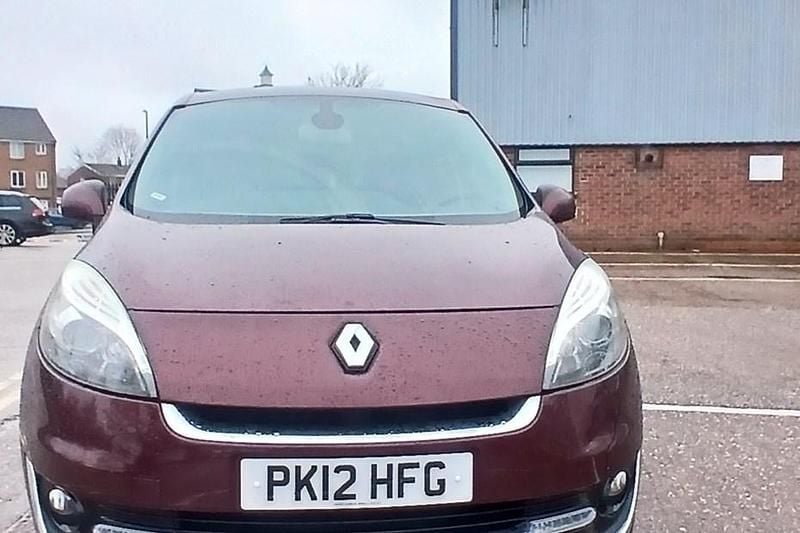 Used Renault Grand Scénic Dynamique 2012 Red MPV